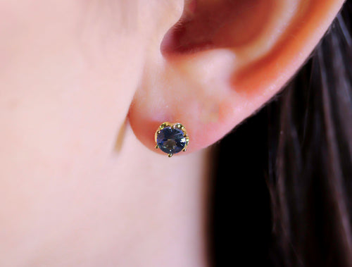 Sapphire Stud Earrings in 18K Yellow Gold