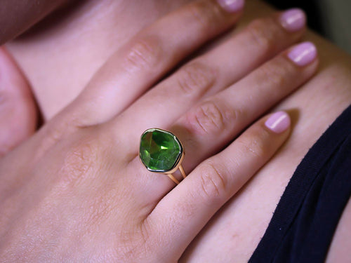 Freeform-Shaped Peridot Ring in 18K Yellow Gold